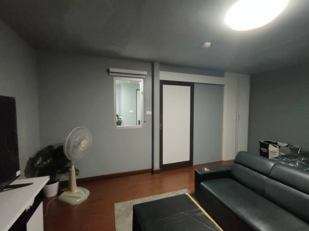 For rent: The Escape Condominium, Sukhumvit 101/1, room ready to move in, complete set of furniture, good price, don't miss booking.