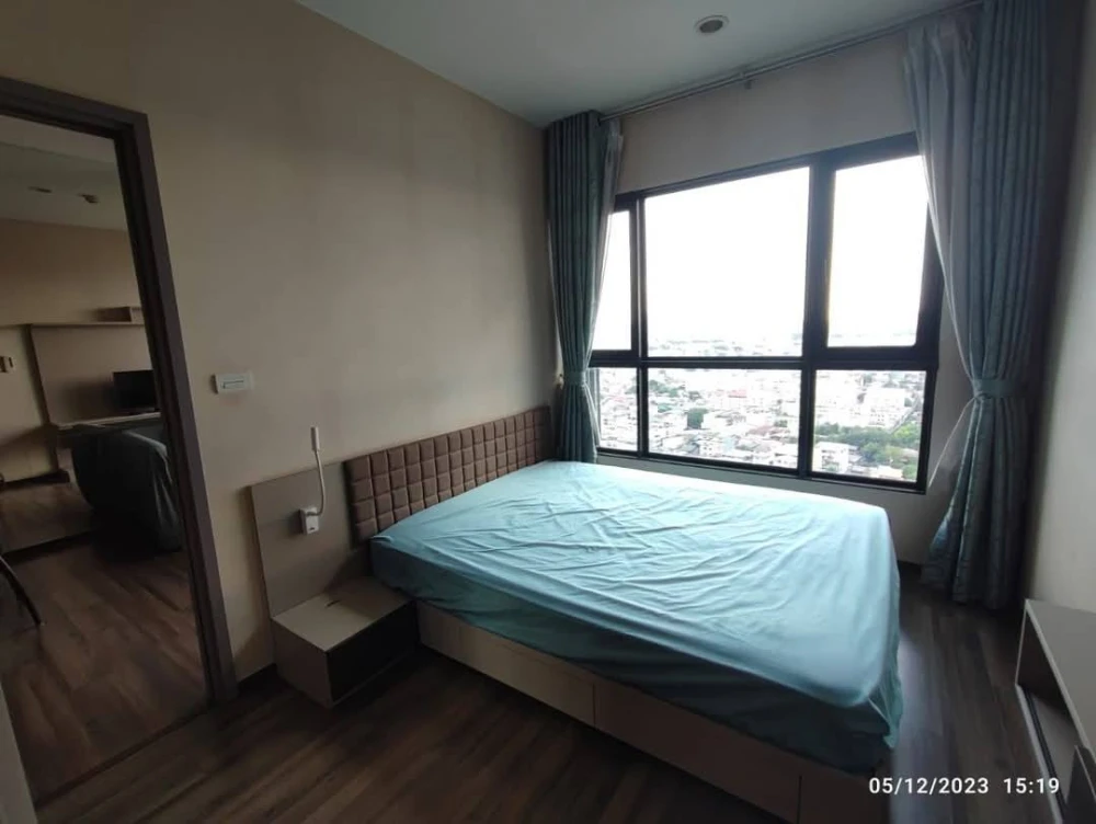 For rent: Teal Sathorn - Taksin, high floor, good view, spacious room with usable space. Just carry one bag and move in.