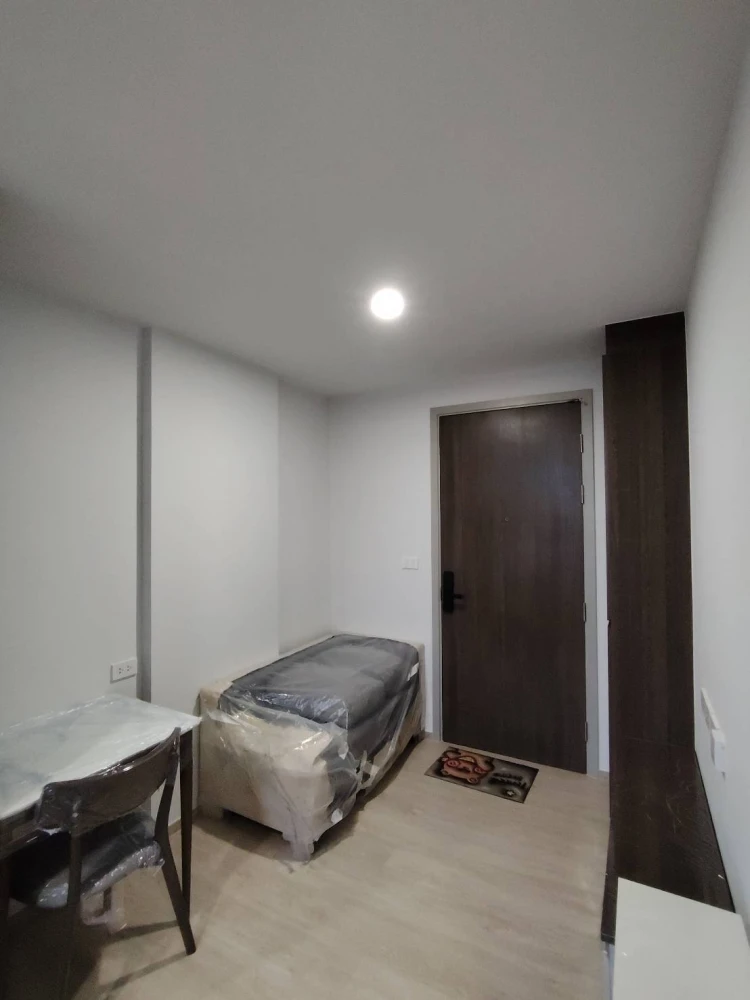 For rent: New Cross Kookot Station, 1 bedroom, separate bedroom and living room, 5th floor, swimming pool view, move in now!