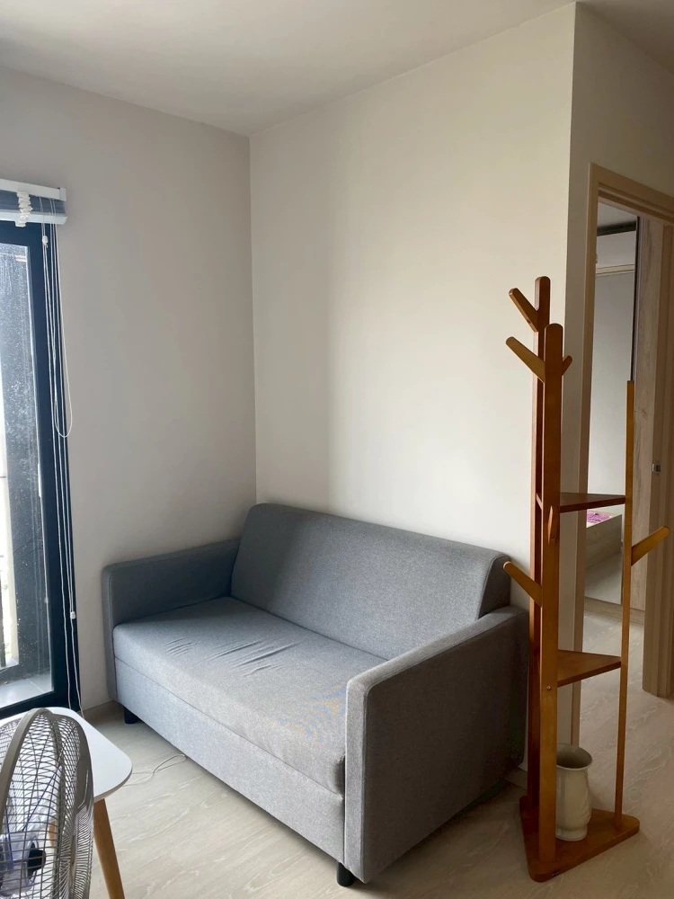 For rent: New Noble Ngamwongwan, high floor, great view, simple decorated room, easy on the eyes, already comfortable. Book now.