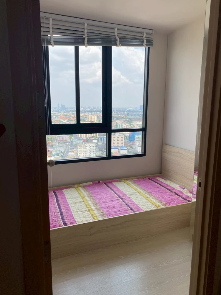 For rent: New Noble Ngamwongwan, high floor, great view, simple decorated room, easy on the eyes, already comfortable. Book now.