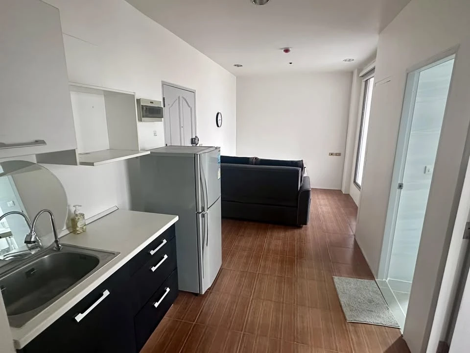 For rent: Pathumwan Resort, 25th floor, Bangkok view, open, no buildings blocking, can see Baiyoke building from the room, very beautiful, can drag yo