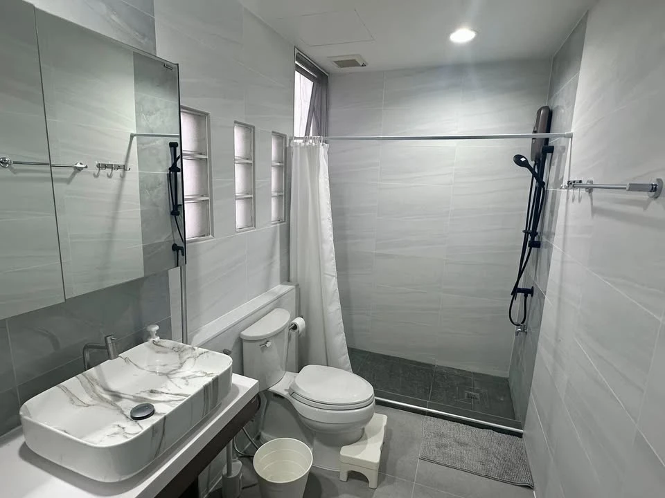 For rent: Pathumwan Resort, 25th floor, Bangkok view, open, no buildings blocking, can see Baiyoke building from the room, very beautiful, can drag yo