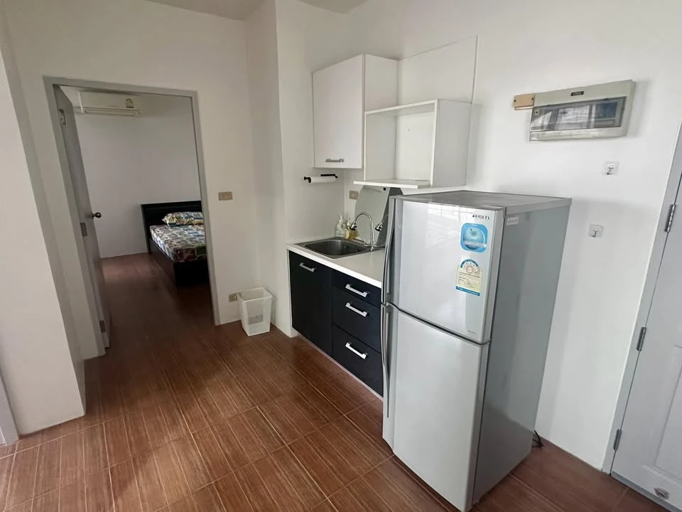 For rent: Pathumwan Resort, 25th floor, Bangkok view, open, no buildings blocking, can see Baiyoke building from the room, very beautiful, can drag yo
