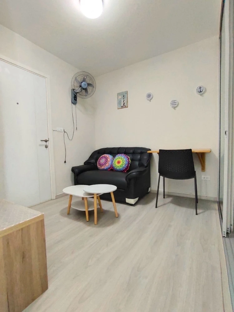 For rent, Plum Condo Ramkhamhaeng 60 Interchange, 6th floor, the room is not hot, the wind is cool. Book and you won't be disappointed.