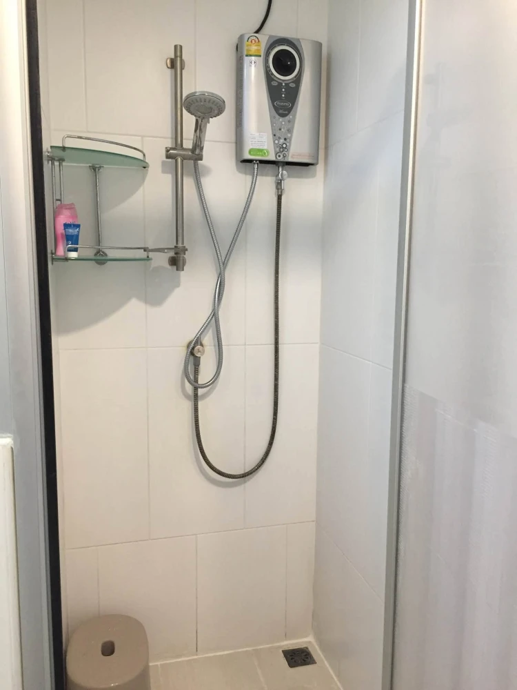 For rent, U Delight 2, Bang Sue Station, with colorful and clear wallpaper, very nice to live in. Book first come first serve.