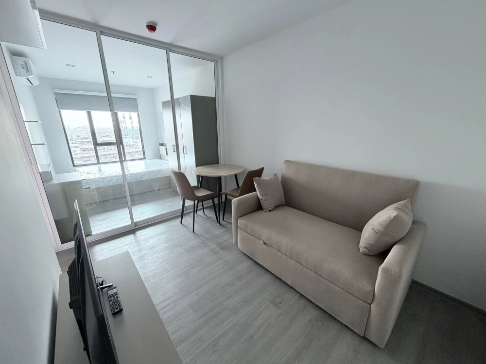 For rent: Regent Home Wutthakat. Rooms are clearly partitioned, the price is affordable, and everything you need is here. You don't want to miss this!