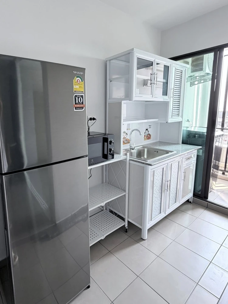 For rent: Regent Home Wutthakat. Rooms are clearly partitioned, the price is affordable, and everything you need is here. You don't want to miss this!