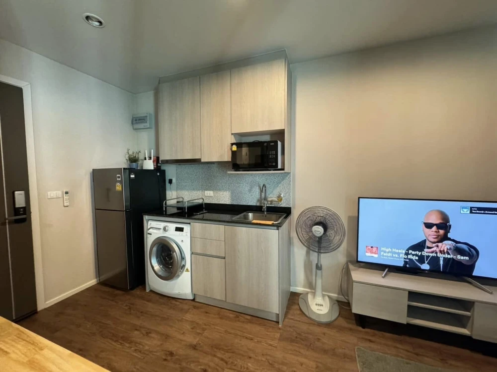 For rent, Living Nest Lat Phrao 44, unblocked view, complete with electrical appliances. Reserve first and stay first.