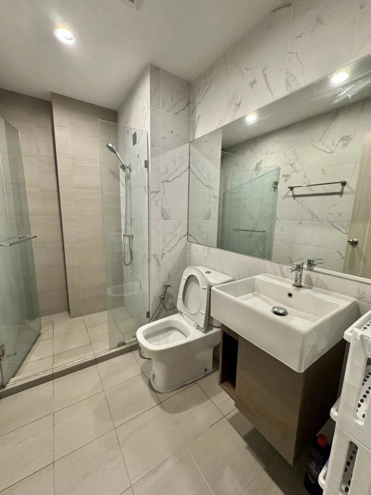 For rent, Living Nest Lat Phrao 44, unblocked view, complete with electrical appliances. Reserve first and stay first.