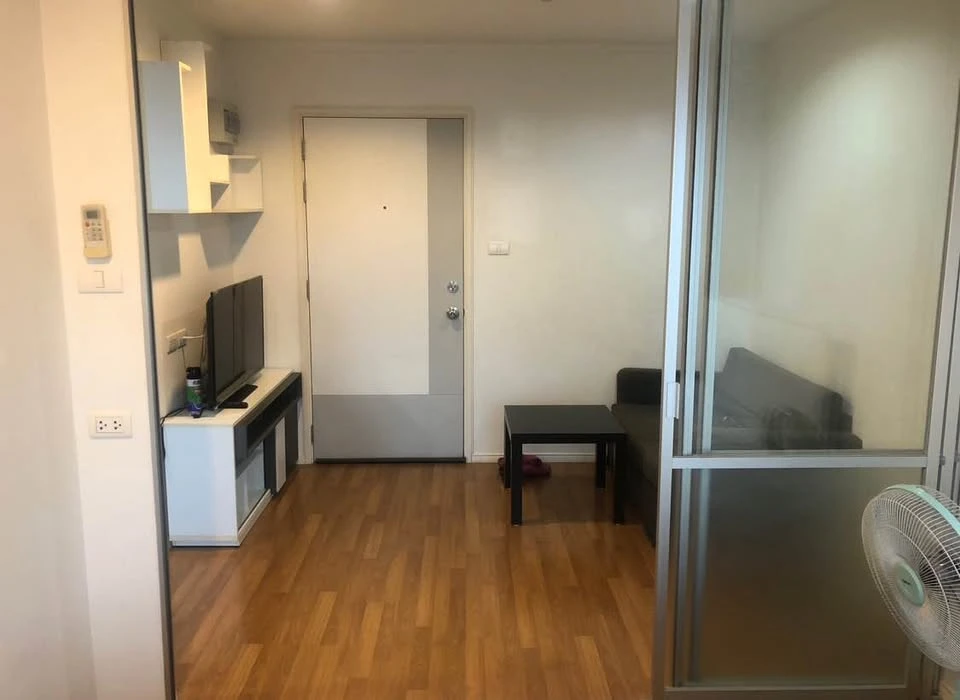 For rent Lumpini Place Suksawat - Rama 2, high floor, complete set of furniture. You can just come in and stay.