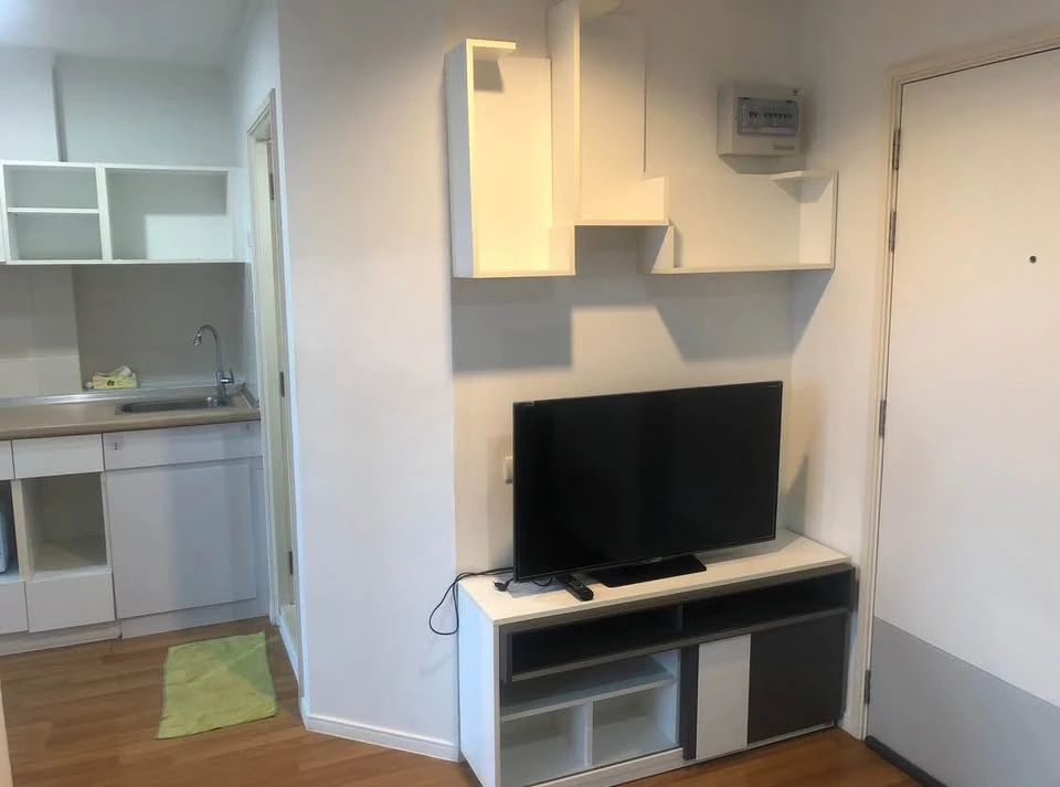 For rent Lumpini Place Suksawat - Rama 2, high floor, complete set of furniture. You can just come in and stay.