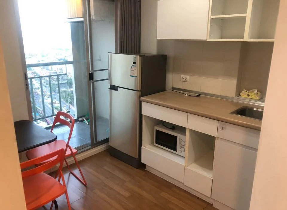 For rent Lumpini Place Suksawat - Rama 2, high floor, complete set of furniture. You can just come in and stay.