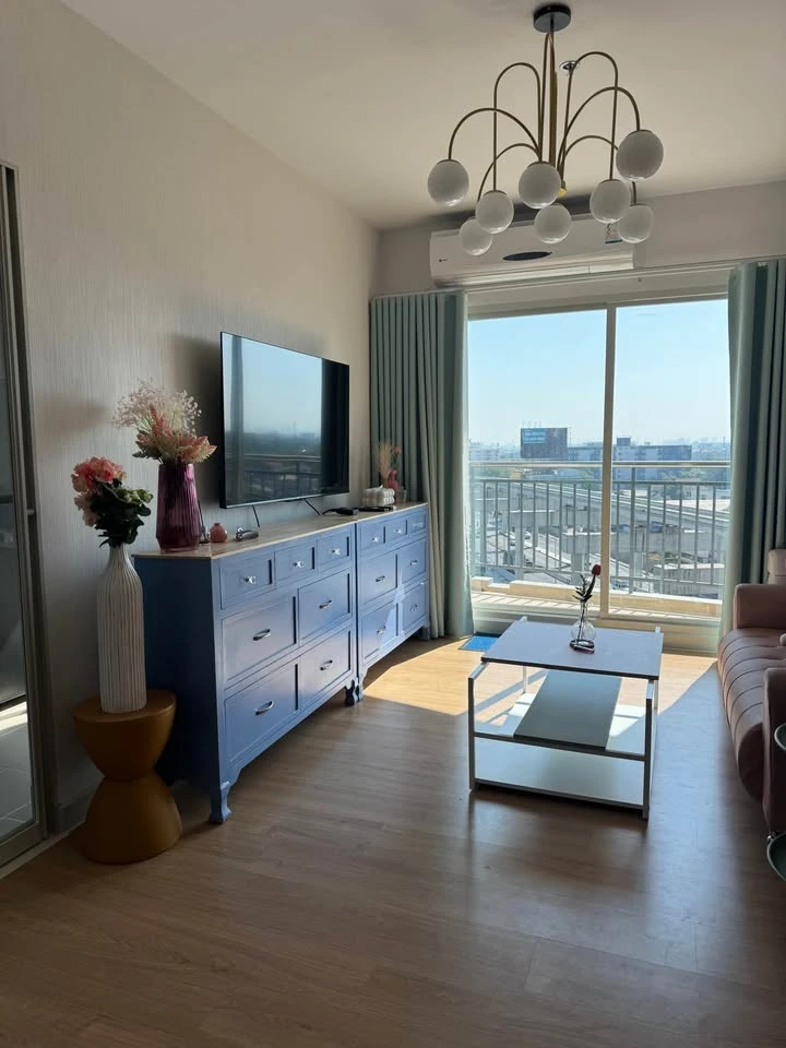 For rent Supalai Vista, Pak Kret Intersection, 2 bedrooms, decorated in a very stylish style, view of the swimming pool and train, very worth booking.