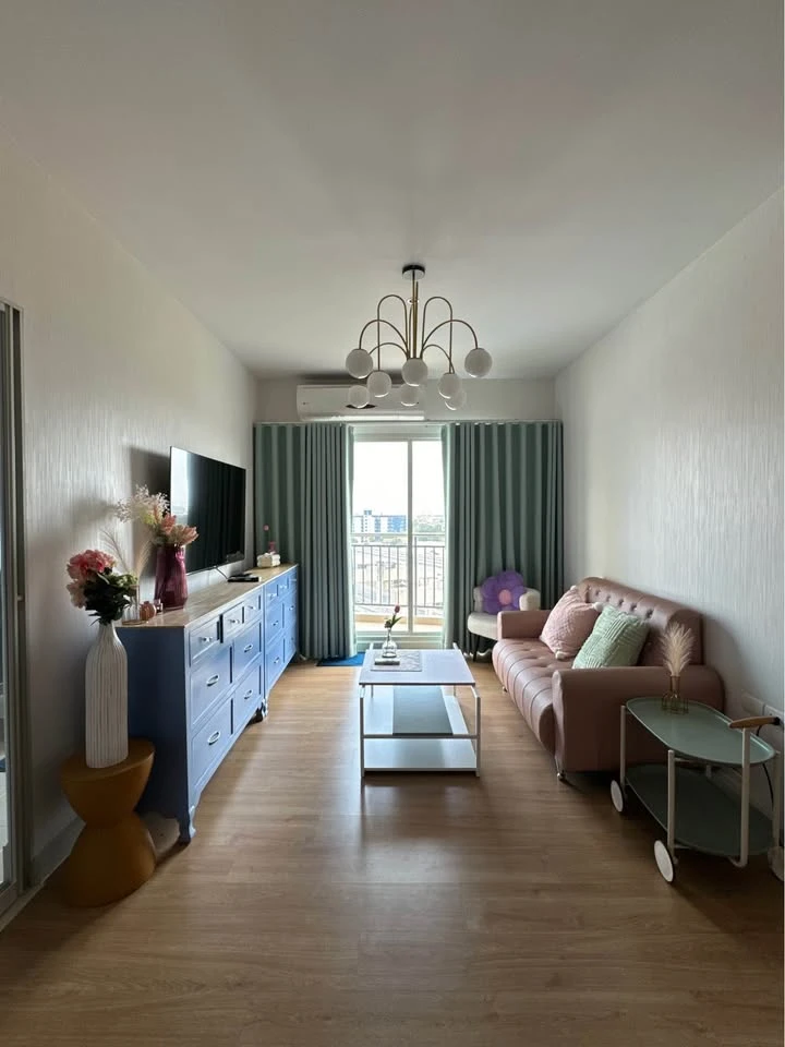 For rent Supalai Vista, Pak Kret Intersection, 2 bedrooms, decorated in a very stylish style, view of the swimming pool and train, very worth booking.