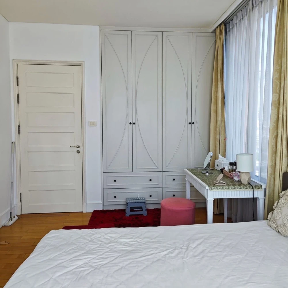 22 high floors, large rooms, 8 bedrooms, urgent.