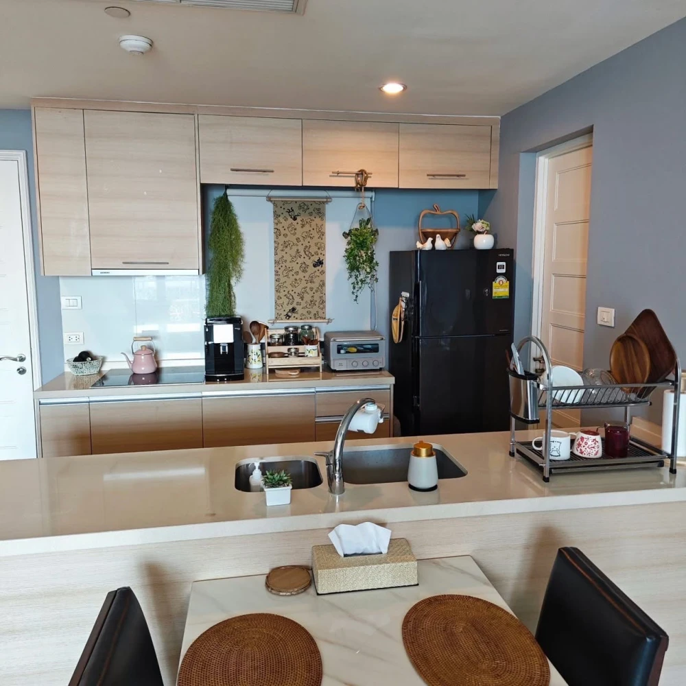 22 high floors, large rooms, 8 bedrooms, urgent.