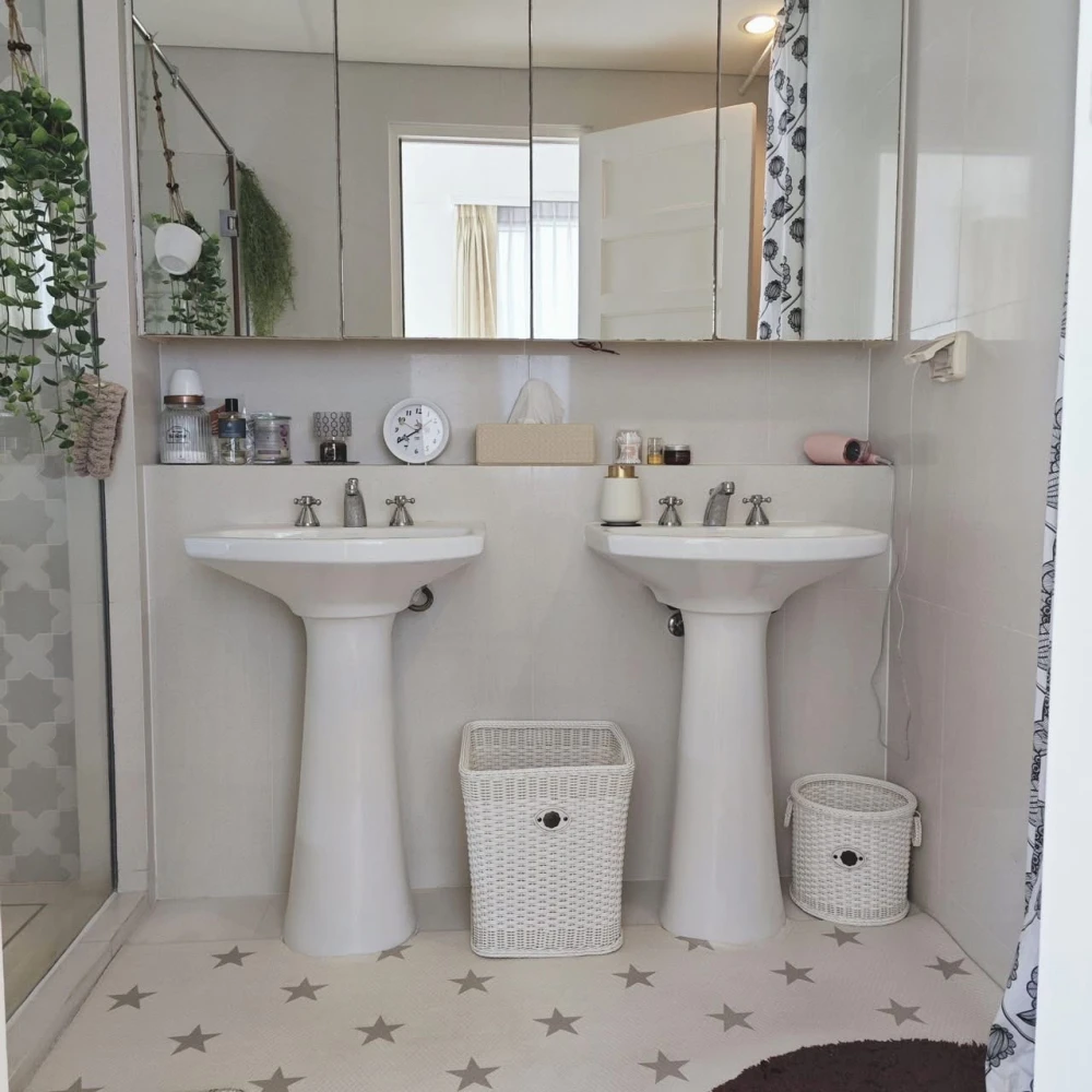22 high floors, large rooms, 8 bedrooms, urgent.