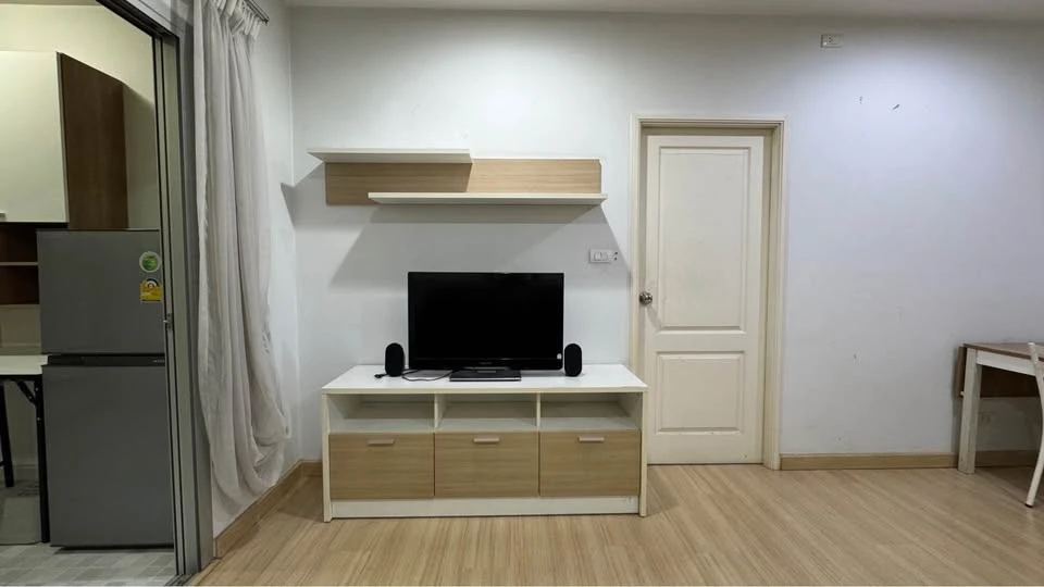 For rent: Centric Scene Ratchavipa, ready to move in, usable space, great price, hurry and come see today.