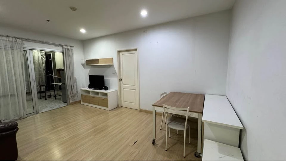 For rent: Centric Scene Ratchavipa, ready to move in, usable space, great price, hurry and come see today.