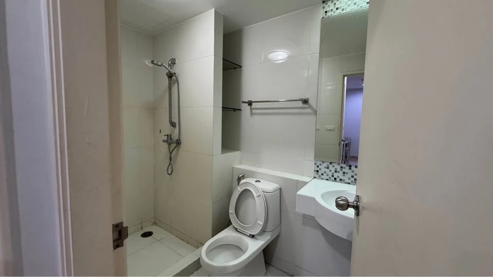 For rent: Centric Scene Ratchavipa, ready to move in, usable space, great price, hurry and come see today.