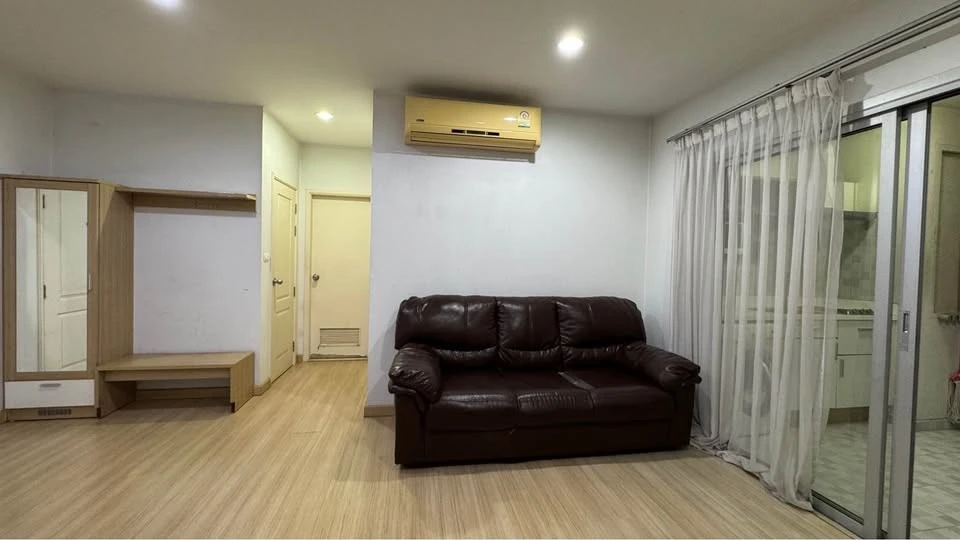 For rent: Centric Scene Ratchavipa, ready to move in, usable space, great price, hurry and come see today.