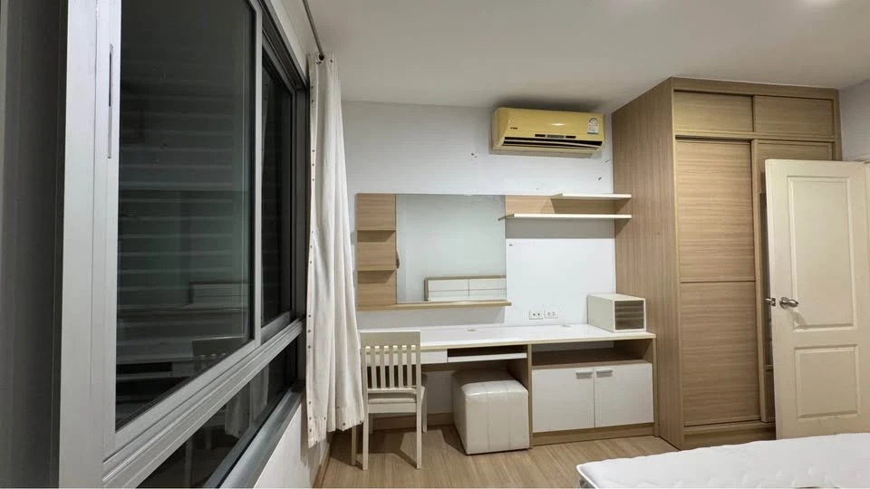 For rent: Centric Scene Ratchavipa, ready to move in, usable space, great price, hurry and come see today.
