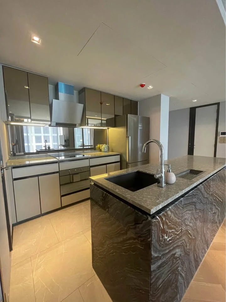 For rent: The Reserve 61 Hideaway, room ready to move in. Wide with usable space Good furniture, reserve now.