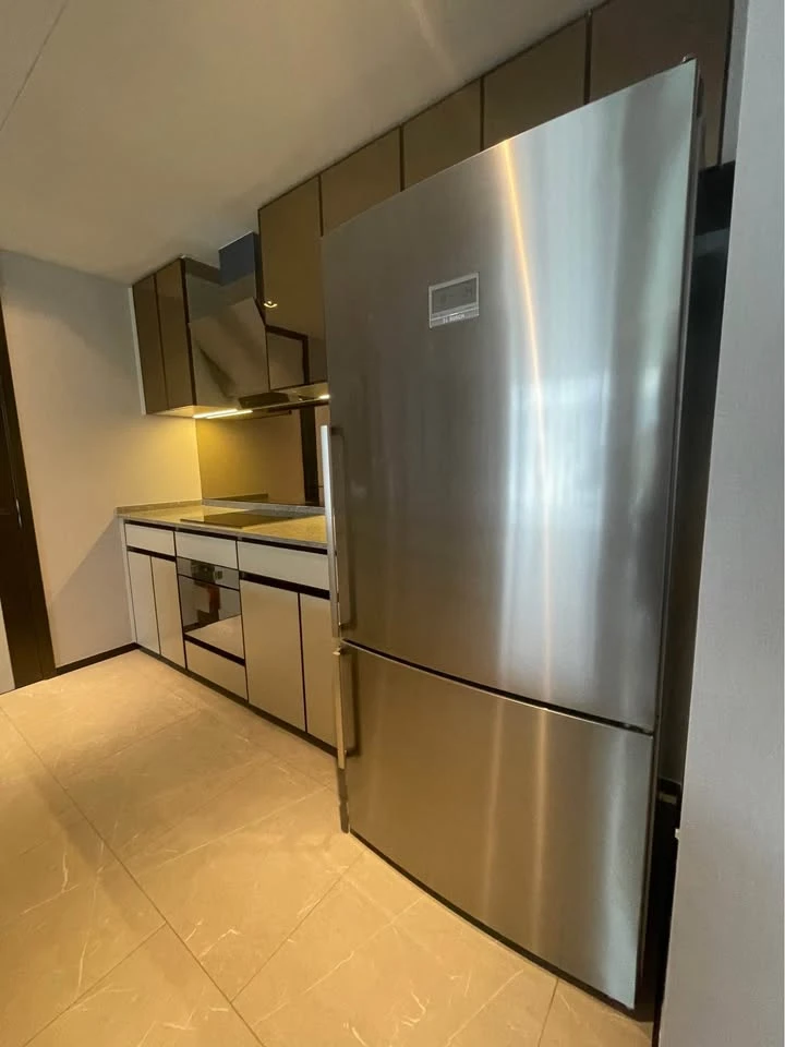 For rent: The Reserve 61 Hideaway, room ready to move in. Wide with usable space Good furniture, reserve now.