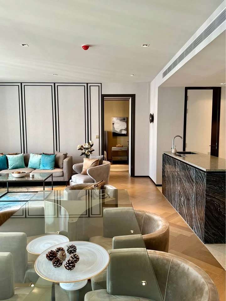 For rent: The Reserve 61 Hideaway, room ready to move in. Wide with usable space Good furniture, reserve now.