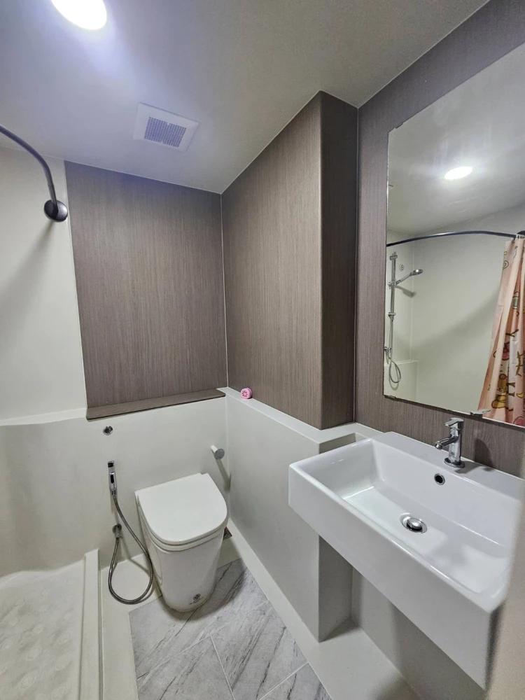 For rent: The Belgravia @ Ratchada-Ladprao 15, 6th floor, not very high, corner room, private, don't miss it.