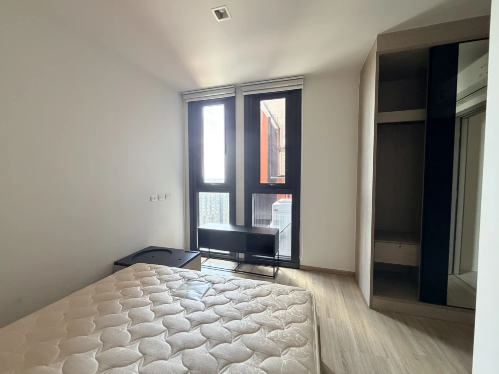 Rent!! THE BASE GARDEN-Rama 9, rooms on a prime location, business district, near Airport Link Ramkhamhaeng. Hurry up to reserve.