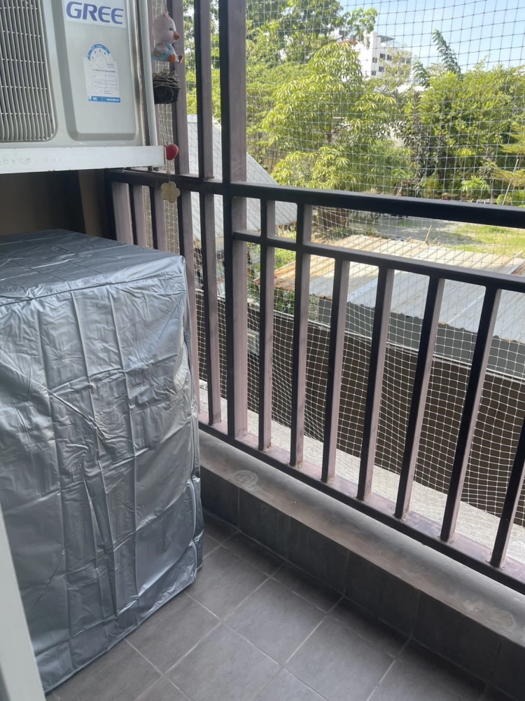 For rent: The Light New York, simple decorated room. Complete set of electrical appliances You can just come in and stay.