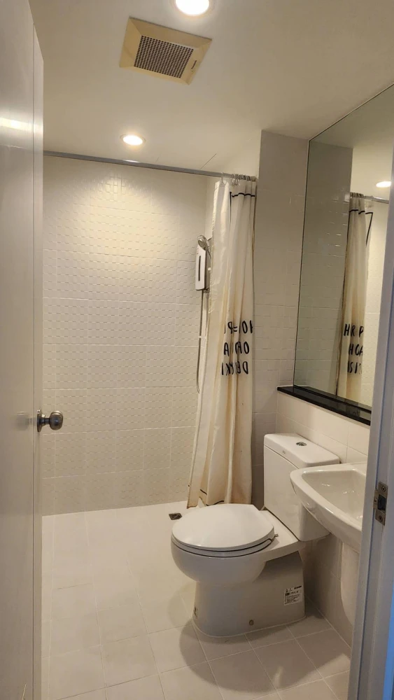 For rent, The Tree Interchange, studio room, 14th floor, high view, friendly price, do not book, you will regret it later.