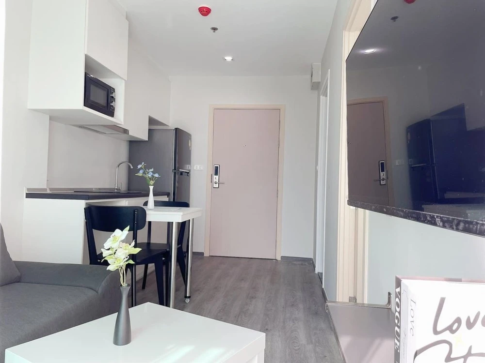 For rent: Rich Park Triple Station, high floor, white room, comfortable to the eye, beautifully decorated, fully furnished, book now.