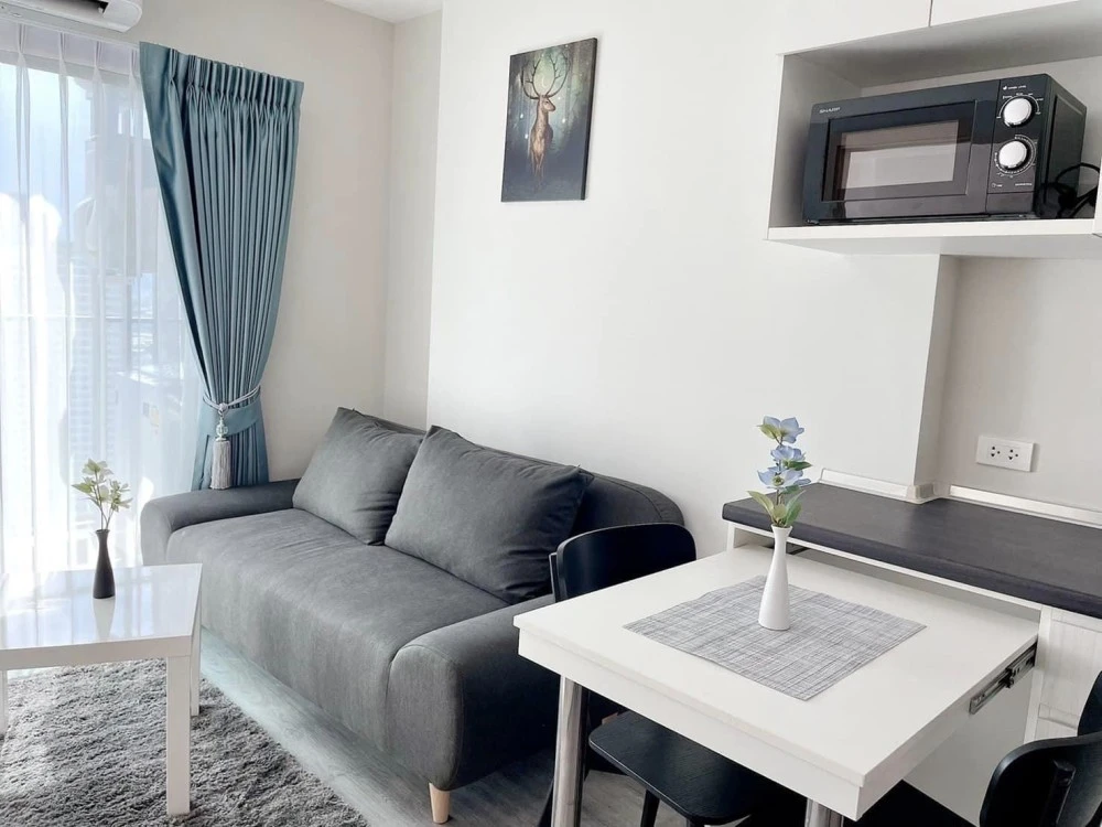 For rent: Rich Park Triple Station, high floor, white room, comfortable to the eye, beautifully decorated, fully furnished, book now.