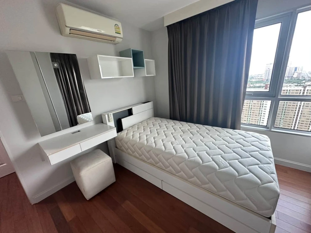 For rent: Belle Grand Rama 9, high floor, spacious room with big screen TV. Movie lovers, don't miss out, book now!