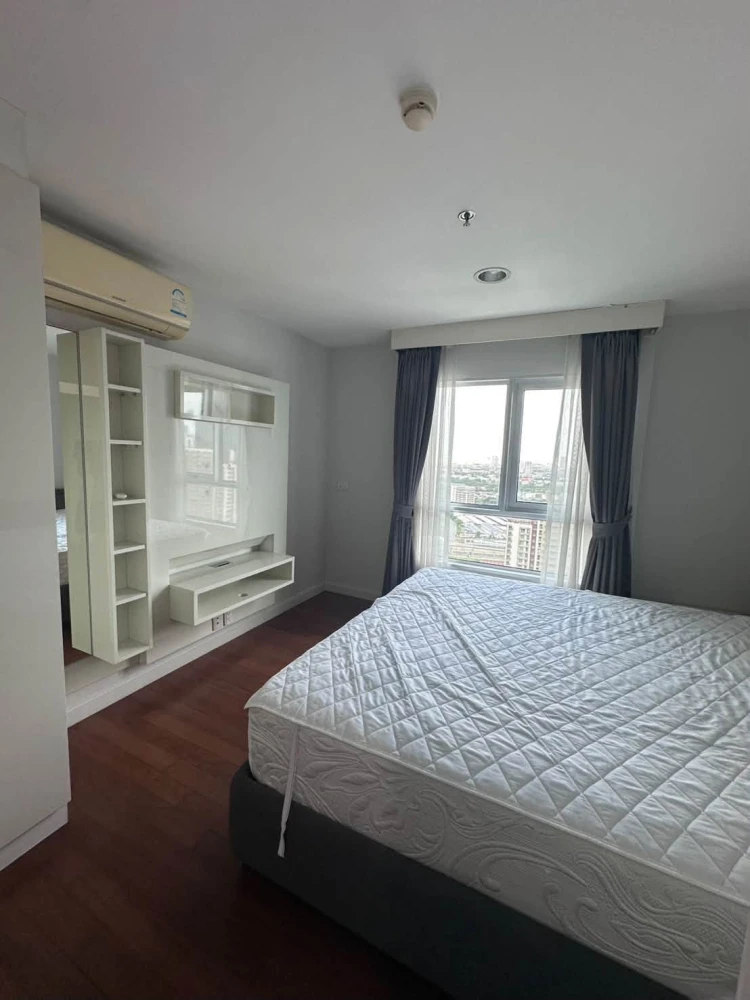 For rent: Belle Grand Rama 9, high floor, spacious room with big screen TV. Movie lovers, don't miss out, book now!