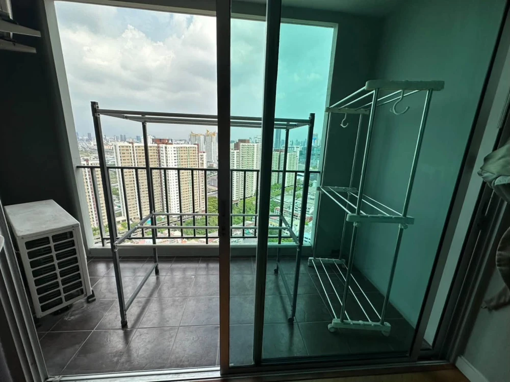 For rent: Belle Grand Rama 9, high floor, spacious room with big screen TV. Movie lovers, don't miss out, book now!