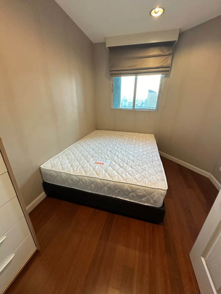 For rent: Belle Grand Rama 9, high floor, spacious room with big screen TV. Movie lovers, don't miss out, book now!