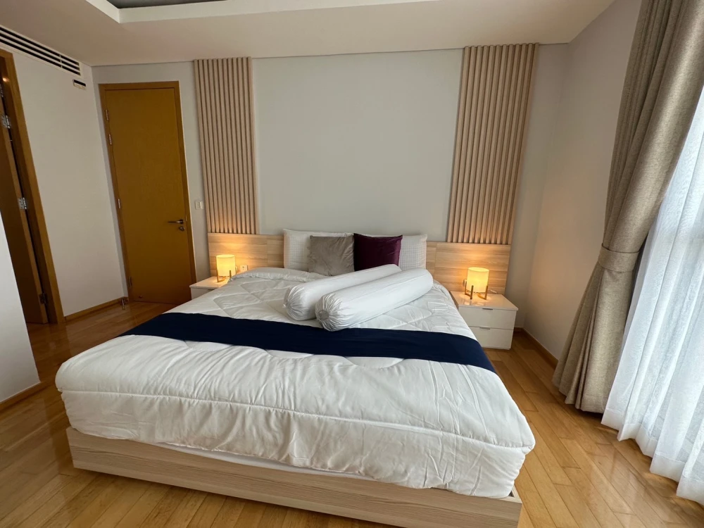 For rent, Aqua Sukhumvit 49, nice room, full built-in, great view, great price, book and you won't be disappointed.