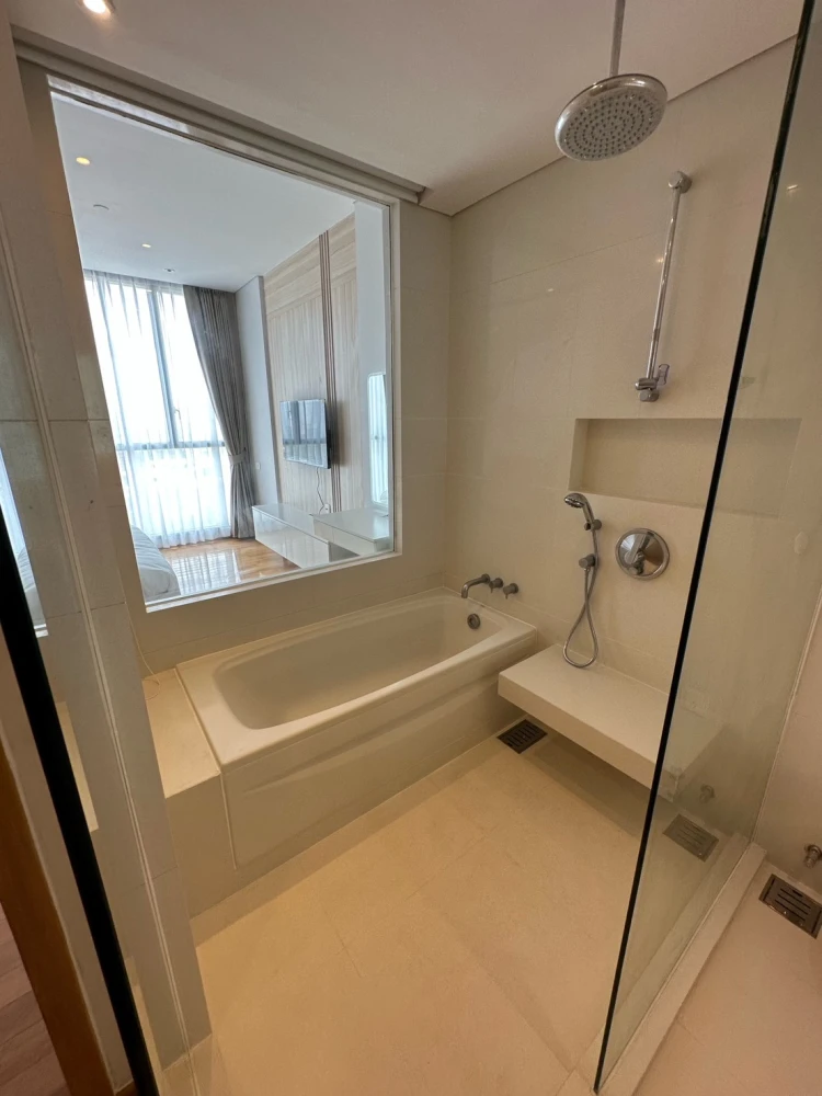 For rent, Aqua Sukhumvit 49, nice room, full built-in, great view, great price, book and you won't be disappointed.