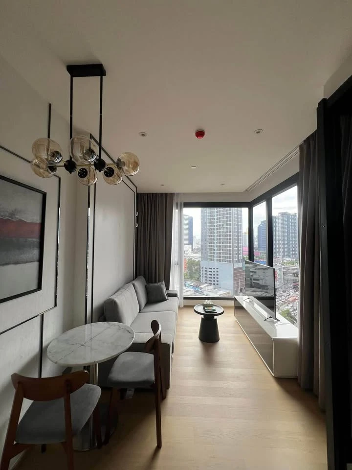 For rent: Ashton Asoke-Rama 9, spacious room, beautifully decorated, well-built-in, you can't miss out on booking.