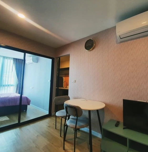 For rent: Attitude BU, separate room, wallpapered throughout, complete amenities, don't miss it.