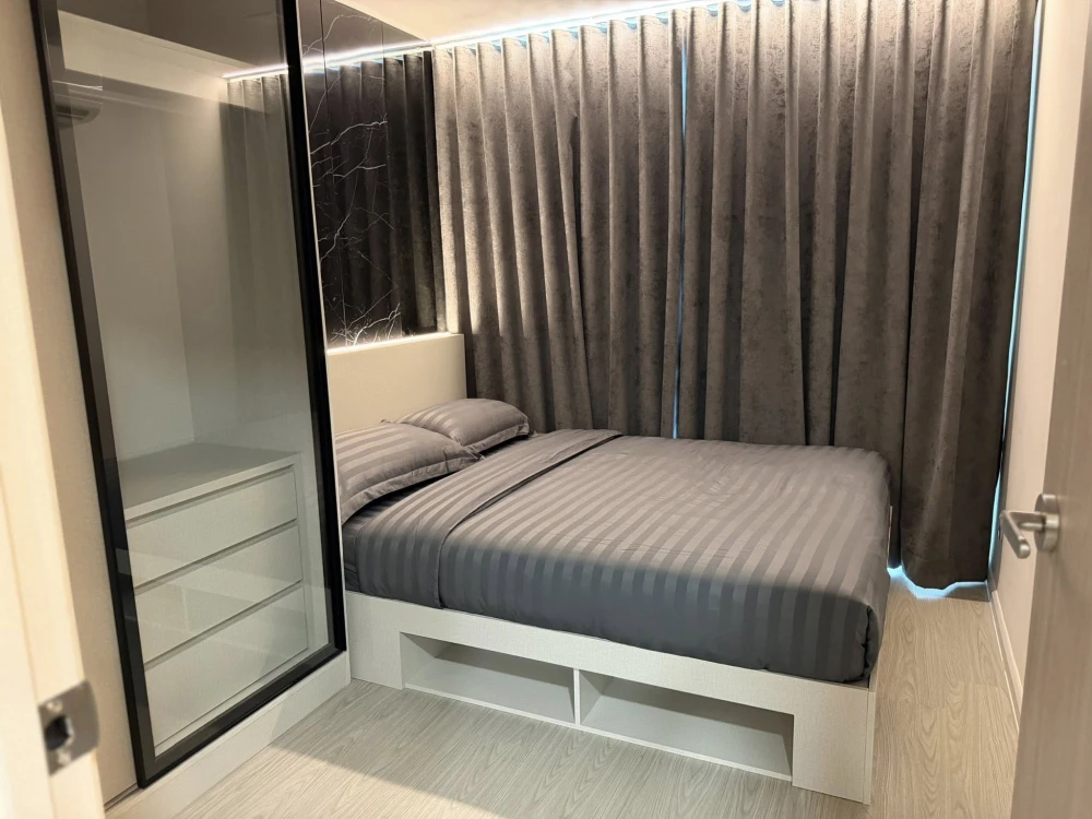 For rent: Atmoz Oasis On Nut. Nicely furnished with high-quality built-in features and complete appliances. Just pack your bags and move in!