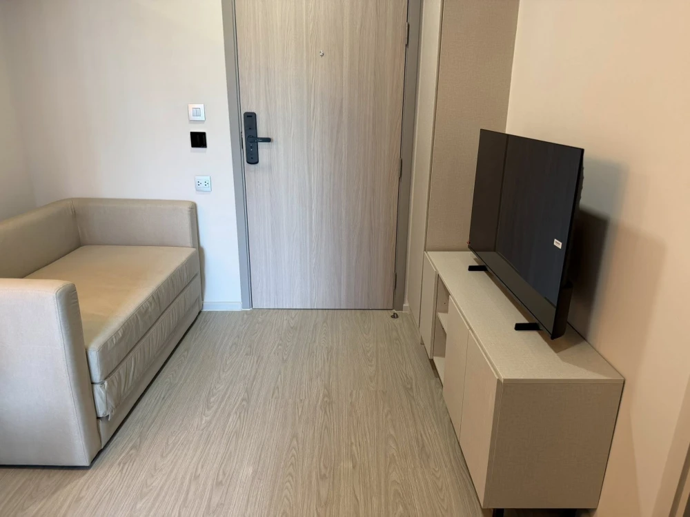For rent: Atmoz Oasis On Nut. Nicely furnished with high-quality built-in features and complete appliances. Just pack your bags and move in!