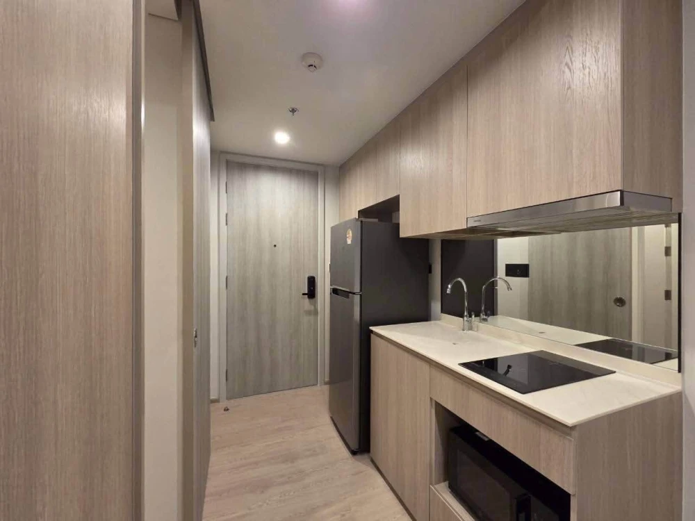 For Rent: Reference Sathorn-Wongwianyai, 17th floor. Corner studio unit (26 sq.m.) with river view; no immediate neighbors on either side. Book now!