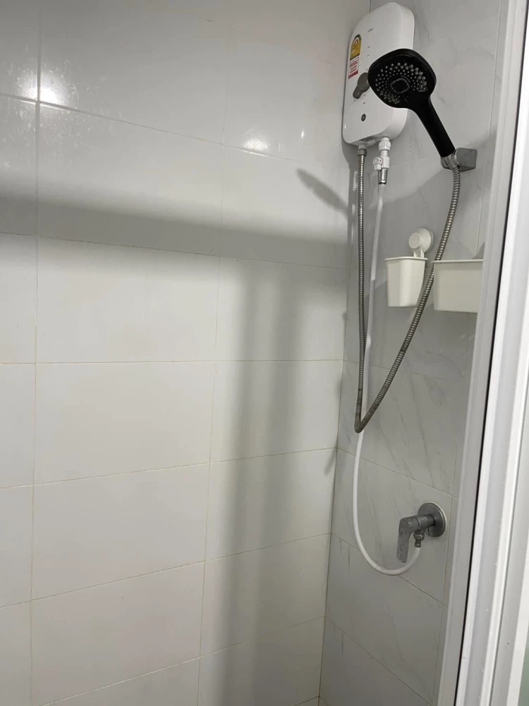For rent: Polis Condo Suk Sawat 64, ready to move in, complete facilities, good price, book now.