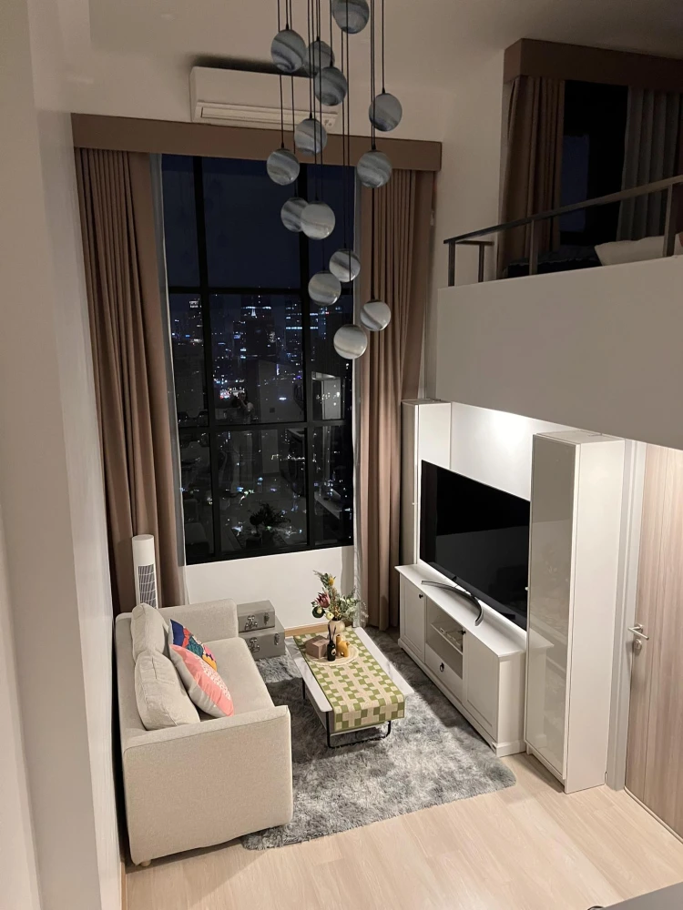 For rent: Knightsbridge Prime Sathorn, Duplex room, high ceiling, open, airy, with a view of Suan Phlu. Hurry and reserve now.