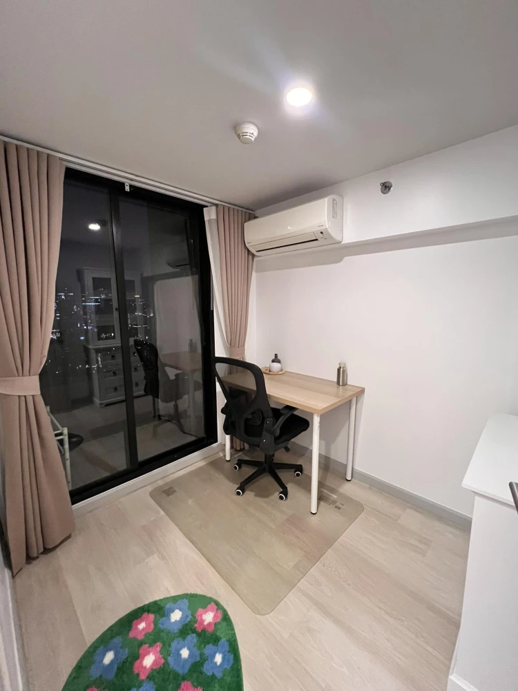 For rent: Knightsbridge Prime Sathorn, Duplex room, high ceiling, open, airy, with a view of Suan Phlu. Hurry and reserve now.